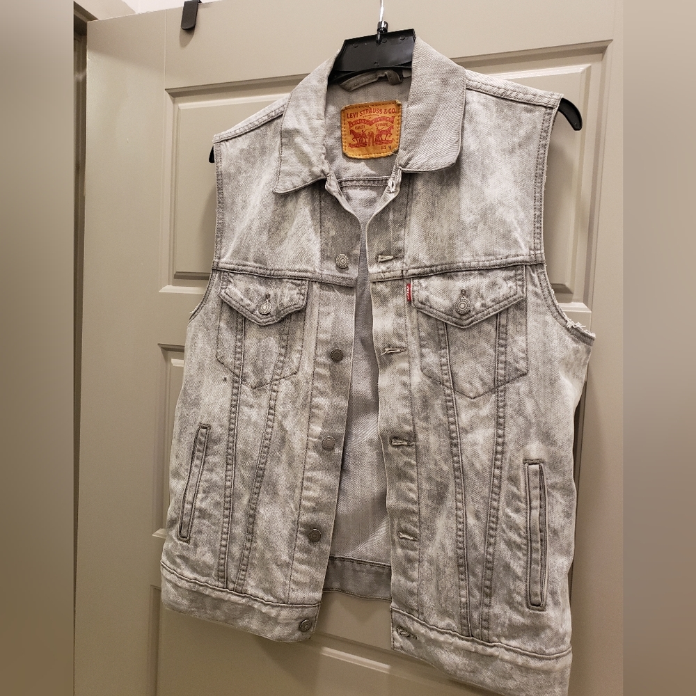 Men's Levi Strauss Jean Jacket Vest. Gray. Stone Wash. Men's Medium. Levi's.